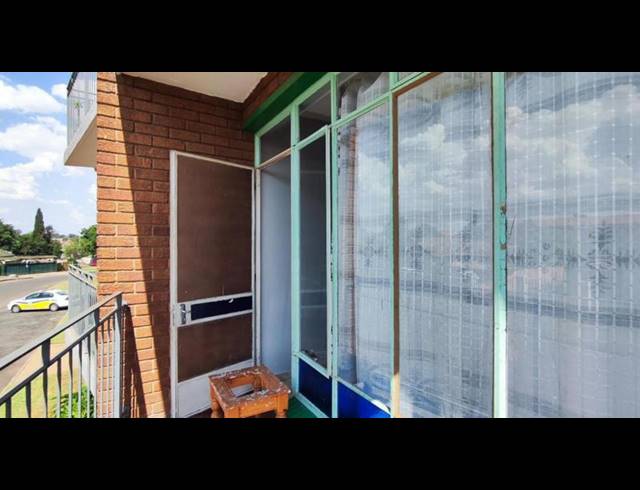 2 BEDROOM APARTMENT FOR SALE IN CRUYWAGEN PARK